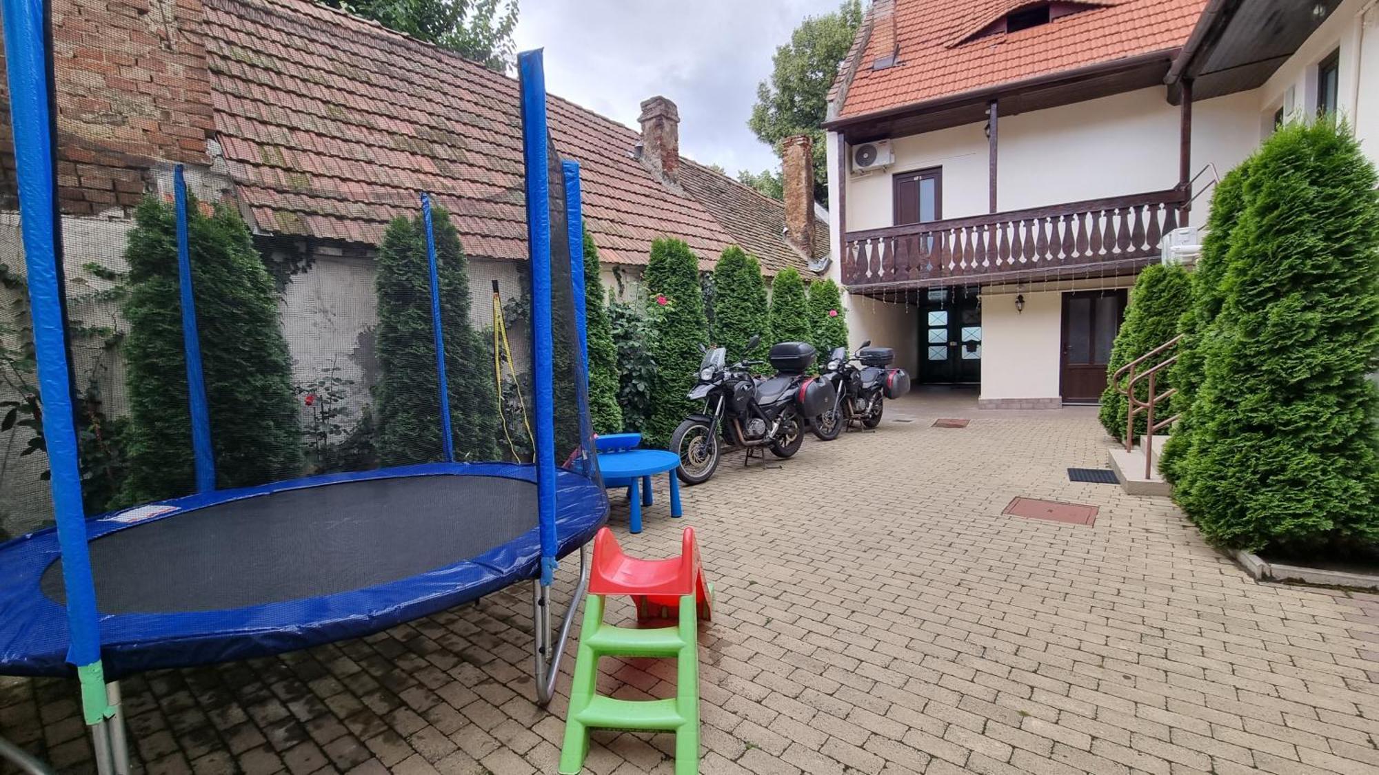 Hotel Lindenhaus à Sibiu Extérieur photo